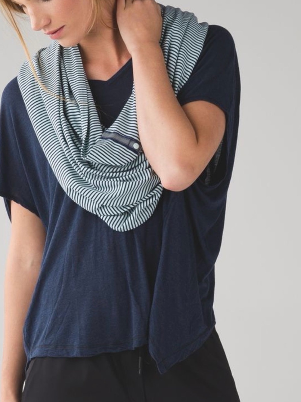 NWT Lululemon Vinyasa Striped Navy+Teal Infinity Scarf - Women's Accessory